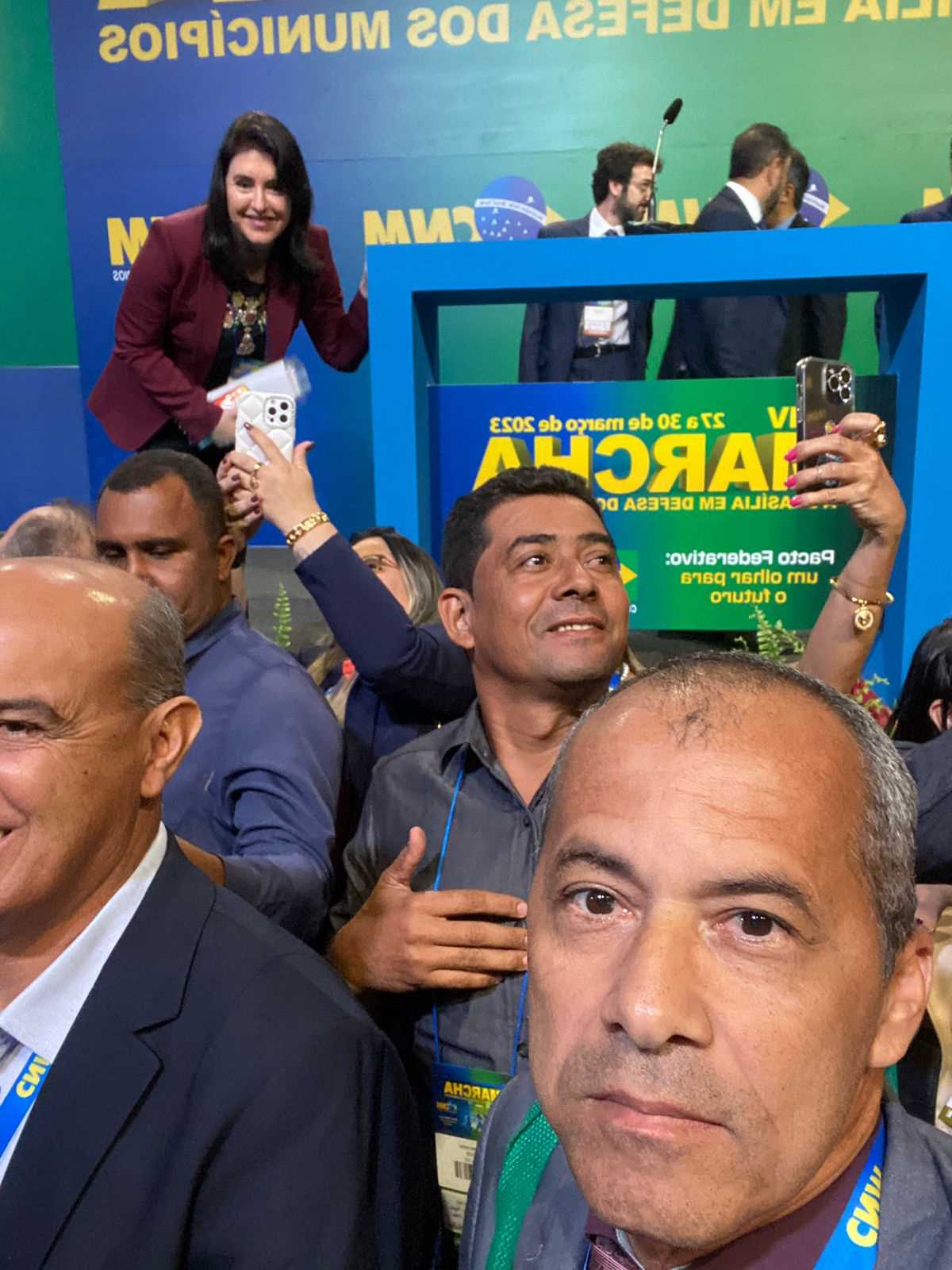 Camacã: Prefeito Paulo do Gás participa em Brasília da 24ª Marcha em defesa dos municípios e recebe emenda de 3 milhões e veículos